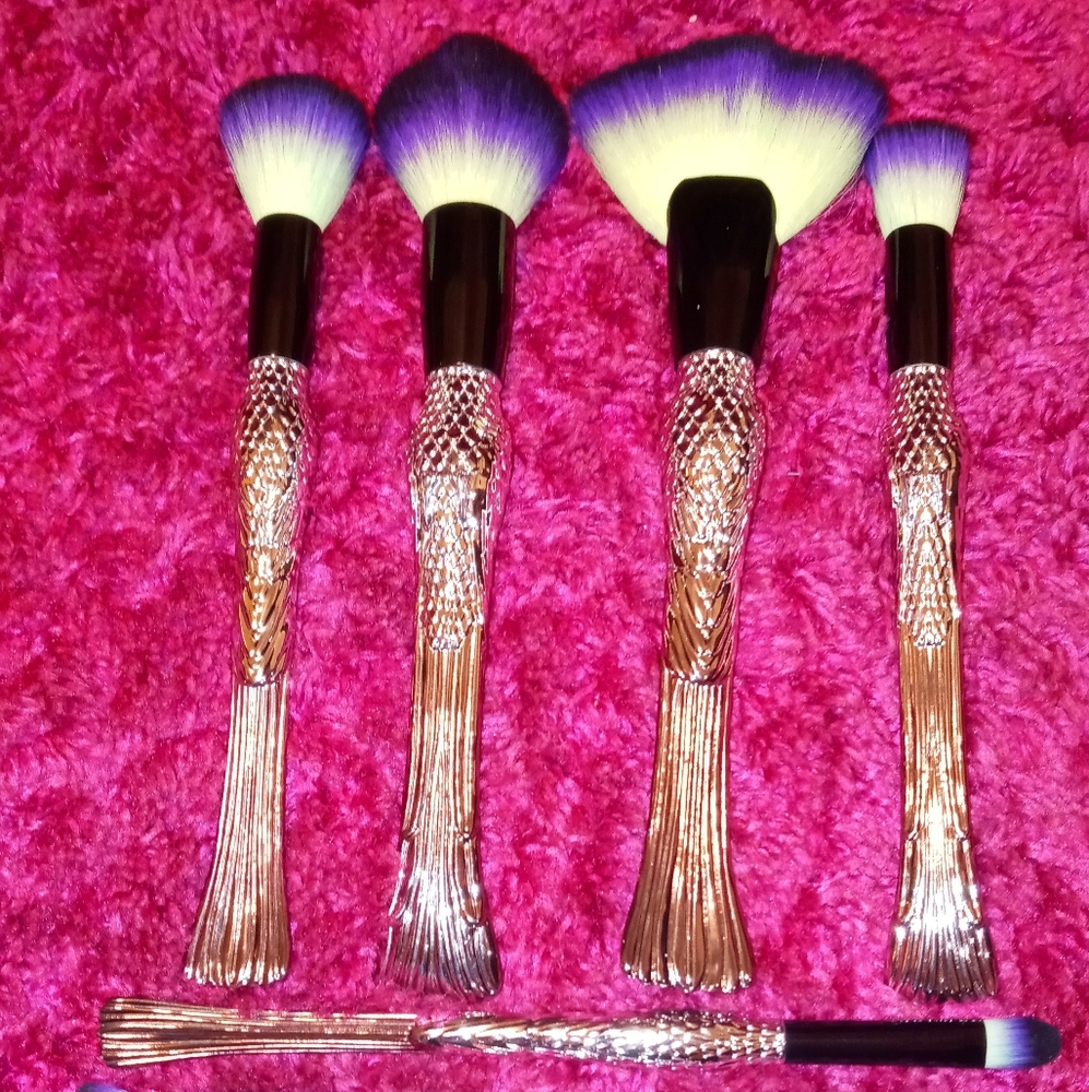 Brand New 8 Brush Set